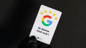 Une carte avec le logo de google pour laisser un avis