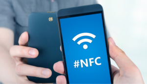 2 téléphones avec technologie NFC